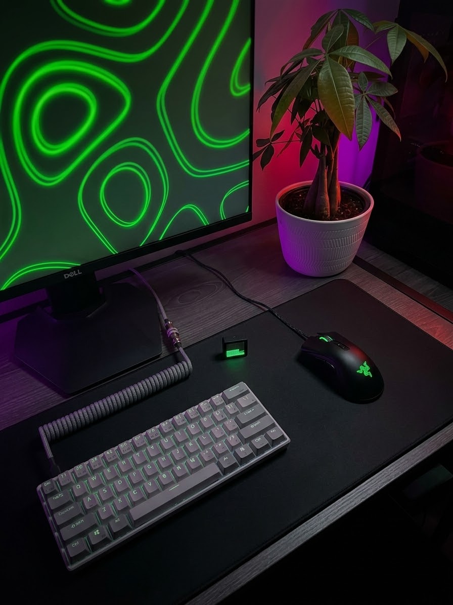 FluxCube™ — Gravity LED Desk Gadget